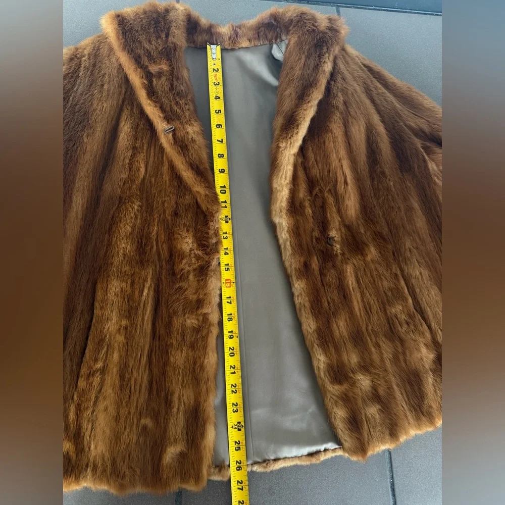Luxurious Vintage Genuine Fur Coat - Picture 7 of 15
